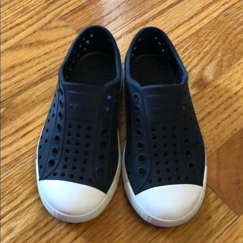 Toddler boy native shoes size 10